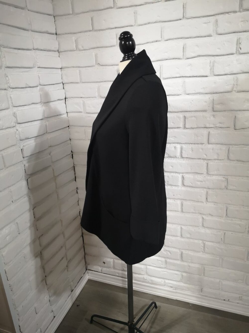 Ricki's Ladies Size Large Black 3/4 Sleeves w/ Cuffs Rounded Front Open Blazer - Picture 4 of 11